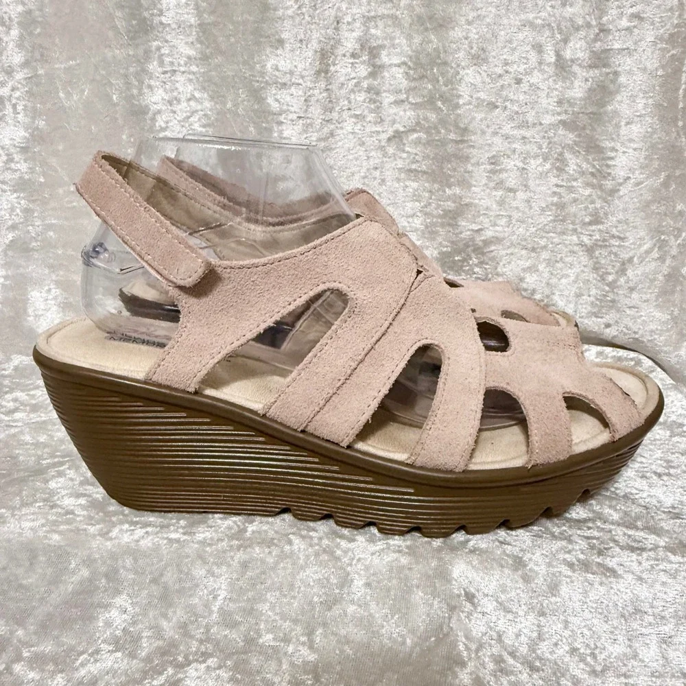 Skechers brand size